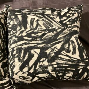 2 Throw pillows, brand new, never used